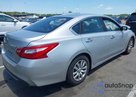 2017 Nissan Altima 2.5/2.5 S/2.5 Sl/2.5 Sr/2.5 Sv z USA, uszkodzony, nr VIN 1N4AL3AP8HC115437
